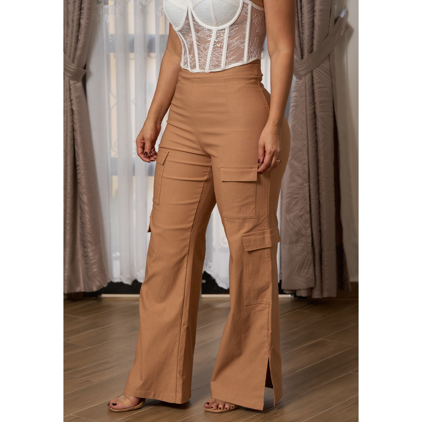 PANTALÓN MILÁN. TONO BEIGE.