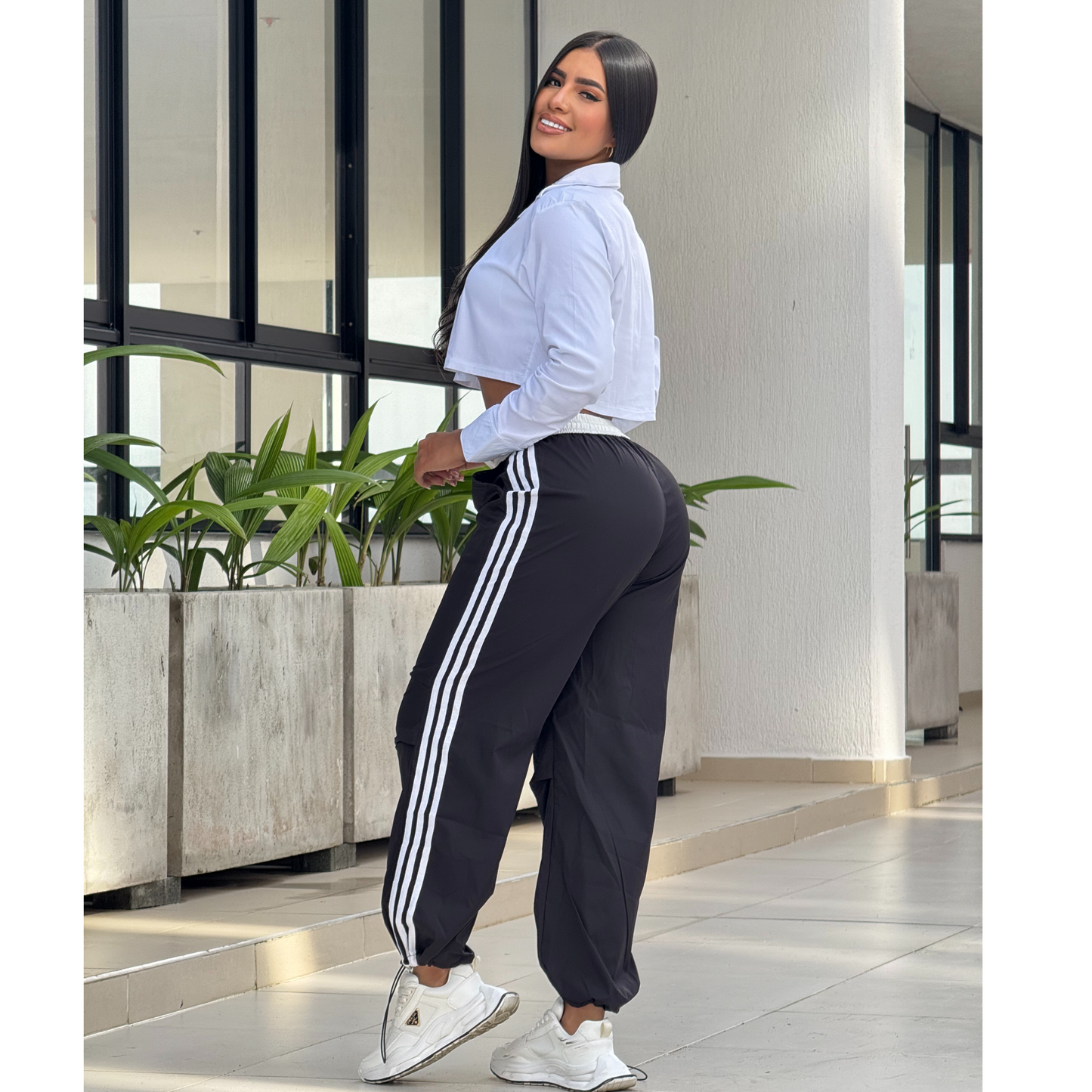 PANTALÓN TOKIO. TONO NEGRO